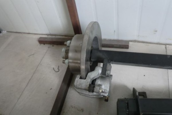 液压碟刹扭力轴